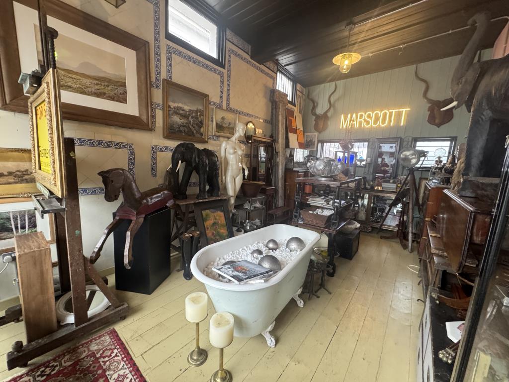 Lot: 46 - COMMERCIAL PROPERTY WITH POTENTIAL IN POPULAR LOCATION - Shop area